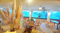 Libo Xiaoqikong Xinyue Art Flower Inn