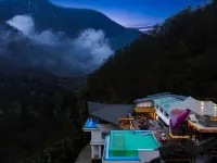 Hailuogou Luanxi Hidden Mountain Snow Mountain Scenic Hot Spring Resort Hote Hotel a Luding