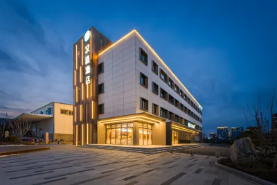 HanTing Hotel (Yantai Jinshatan Baoshuigang Xiqu Hotel) Hotels near Golden River Zoo