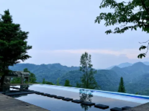 Mountain Moonlight Private Hot Spring Homestay (Dujiangyan)