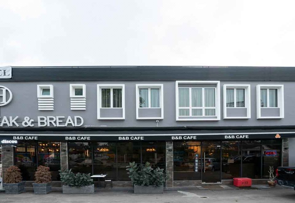 호프 호텔 마사이의 깔끔한 객실 내부 전경