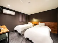 Hotel May Yongsan Hotels near سبا دراغونهيل