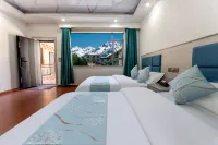 Kangding Yilin Qingshe B&B