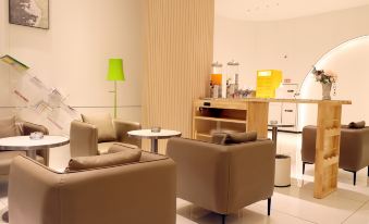 Julaier Hotel (Shantou Mixc High-speed Railway Station)