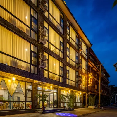 Dujiangyan Anyin Chuntang Hotel (High speed railway station in Qingcheng Mountain Scenic Area) Hotels near Dujiangyan Open View Mountain RV Resort