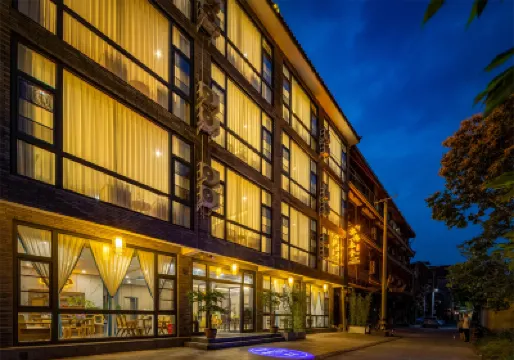 โรงแรมอันหยินชุนถัง (สถานีรถไฟความเร็วสูงในพื้นที่ทิวทัศน์ภูเขาชิงเฉิง ตูเจียงเยี่ยน) โรงแรมใกล้พิพิธภัณฑ์แมลงหว้าช