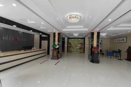Junyi Chain Hotel (Anqing Tongcheng Haifeng Road) Отели рядом с достопримечательностью «Liuchi Alley»