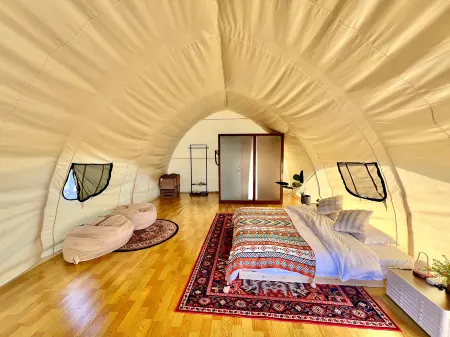 Suoyunhu Xiangyunduan Camping Hotel Отели рядом с достопримечательностью «Jiunv Peak Scenic Area»