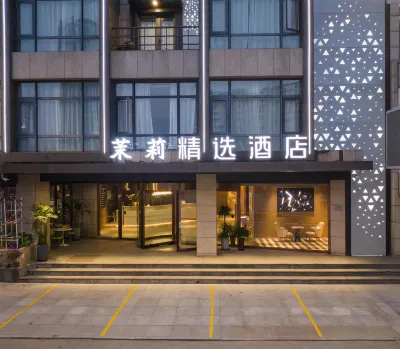 Home Inn Plus (Tianjin Binhai Jiefang Road Pedestrian Street) Các khách sạn gần Tanggu Bureau Of Education Party School