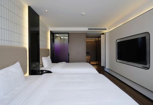 안이 X 호텔 객실