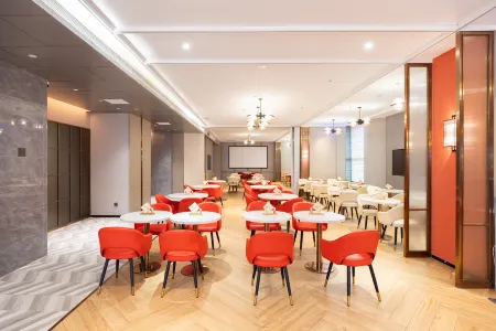 Ramada Encore Hotel (San Yuanli Avenue Store, Guangzhou Baiyun Railway Station) Отели рядом с достопримечательностью «Guangdong University of Foreign Studies»
