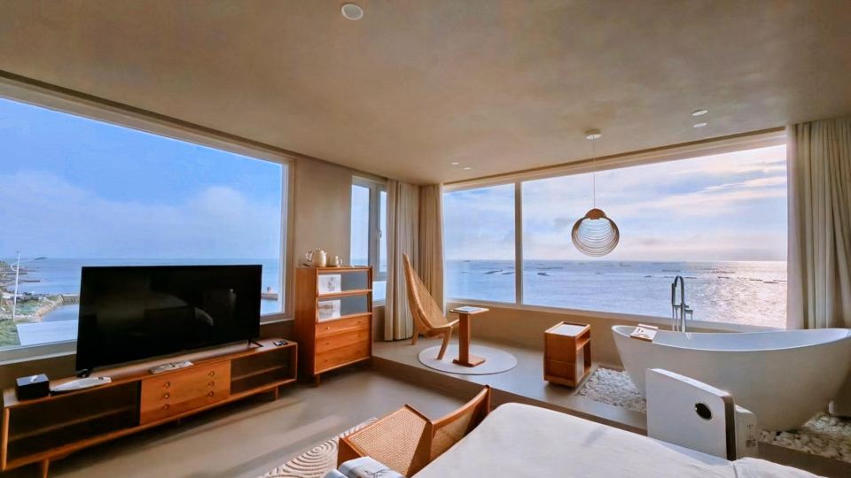 SEA SEE