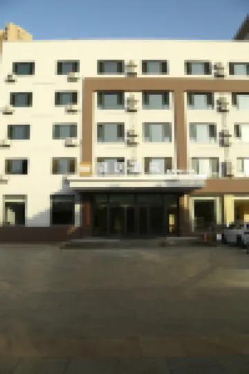 Ease Hotel (Huludao North Railway Station Gaoxin Fifth Road)