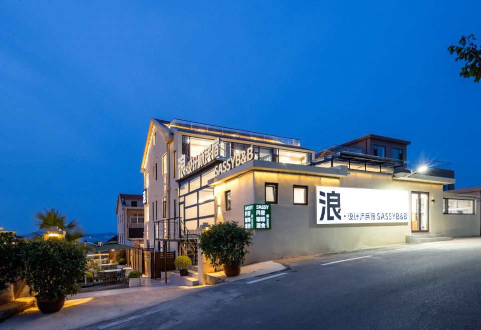 Waves Designer Boutique Homestay의 현대적인 인테리어