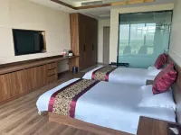 Salt alkali Land Academic Exchange Center Hotel