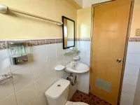 Ocean Breeze Inn Boracay Hotel berhampiran Hutan Mati