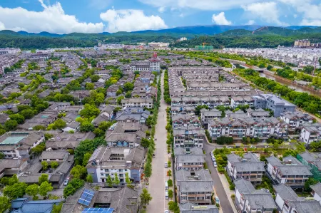 Qifengge Homestay Hotel (Yi Ancient Town) Отели рядом с достопримечательностью «Ancient Town of Yi People»
