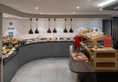 Hampton by Hilton Istanbul Sirkeci Отели рядом с достопримечательностью «Змеиная колонна»