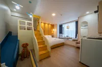 Geoje-si Hound Hotel Jangseungpo