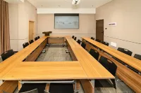 Youyi Crystal Hotel (Qinzhou Baishi Lake Park Branch) - business