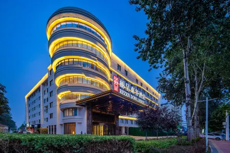Rezen Dong Hotel (Baodingshi Chaoyang Beidajie Baobai Shopping Plaza) Отели рядом с достопримечательностью «Baoding Zoo»