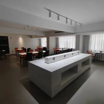 Shangsu Zhenxiang Hotel (Pingjiang County Vocational and Technical School Store)
