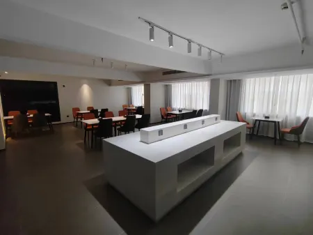 Shangsu Zhenxiang Hotel (Pingjiang County Vocational and Technical School Store)