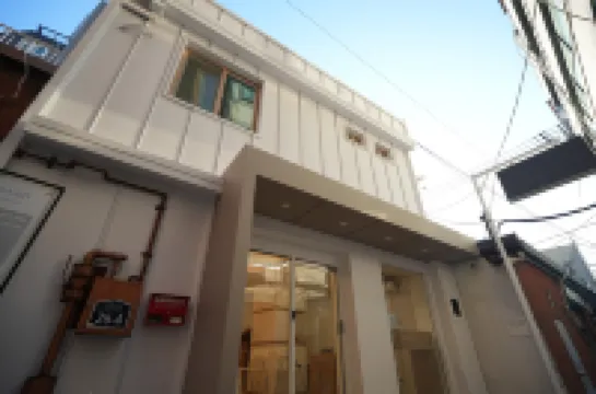 東大門AboutStay 鄰近梨花洞壁畫村的酒店