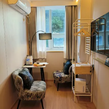 Shanghai Puyi Hotel (Yuyuan Laoximen Subway Station Branch) Отели рядом с достопримечательностью «Станция метро Laoximen»