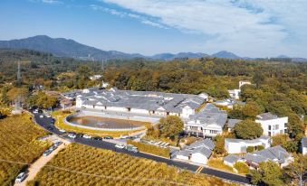 Huizhou autumn long valley home stay