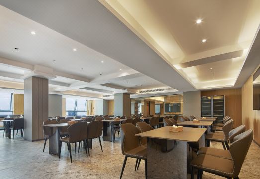 올 인 라이트 럭셔리 호텔