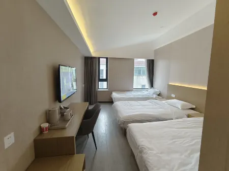 Zijinghua Holiday Hotel (Xinchang Ancient Town) Отели рядом с достопримечательностью «Shanghai Wanfo Pavillon»