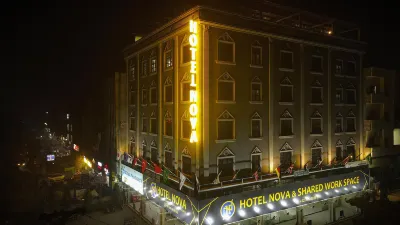 Hotel Nova Hoteles cerca de Lahore Museum