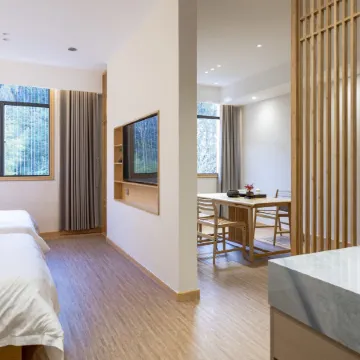 Sunshine Car · Travel original ecological small home hostel