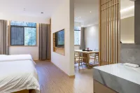 Sunshine Car · Travel original ecological small home hostel