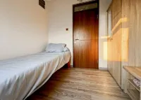 PEMANDANGAN TERBAIK 2BR Apt Pluit dengan Pool WiFi & Netflix Hotel di Ancol