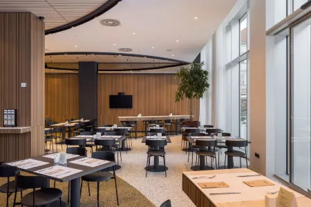 Occidental Ljubljana Отели рядом с достопримечательностью «Центральный рынок»