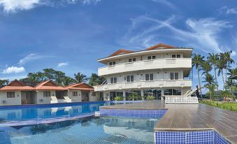 Shoreland Beach Resort by Cocotel