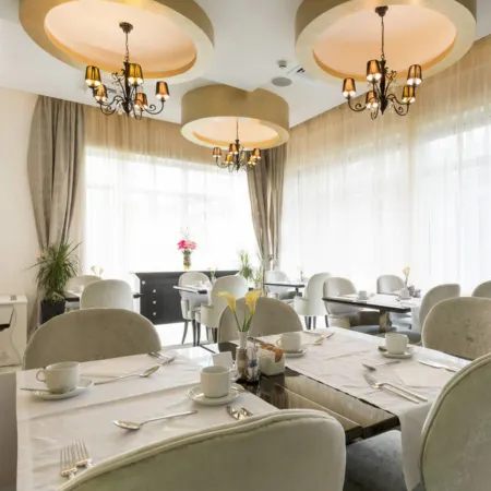 Yingshan Zhishang Cloud Hotel