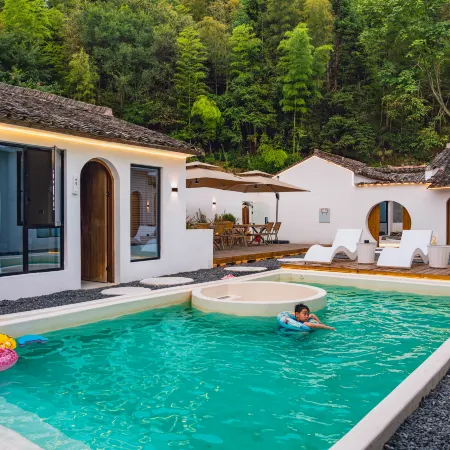 Like your luxurious hot spring homestay in the courtyard