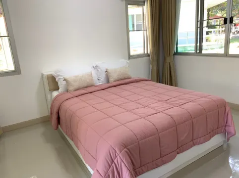 ห้องซูพีเรียร์ เตียงใหญ่ 1 เตียง