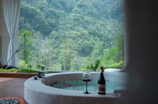 XI LI HOTSRING HOMESTAY