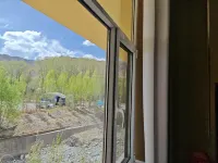 Sunan County Snowland Hotel - Bergblick