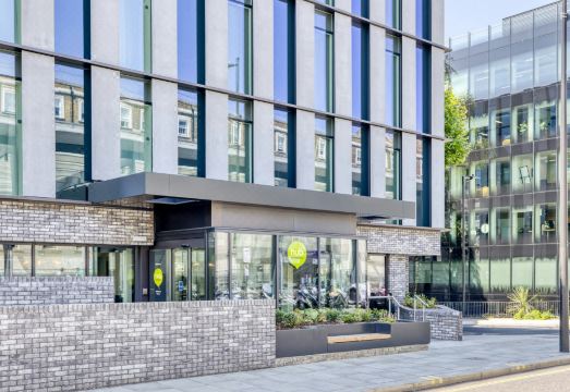 허브 바이 프리미어 인 이미지