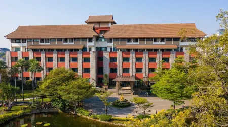 The Charm Boutique Resort and Hotel Отели рядом с достопримечательностью «Faculty of Humanities and Social Science Khon Kaen University»