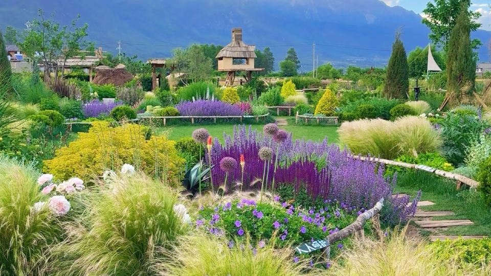 Mu Lan·Companion Mountain Garden Snow Mountain Panoramic Homestay