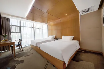 Chenlong 168 Hotel (Huaihua Railway Station Lvyuan) Hotels near Qiongtian Square