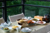 Tonglu Yinmoxi Mountain Resort (Huxiaoxia Drifting Store)