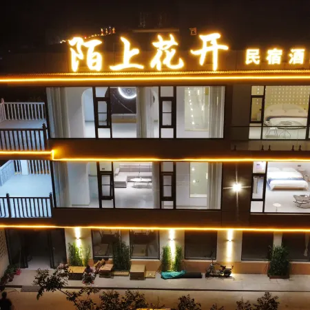 Mòsháng Riverhouse Blossoms Hotel