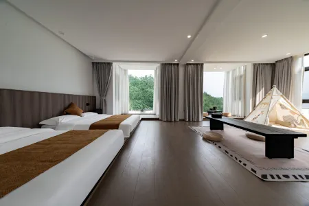 Youxing Mountain House · Misty Bamboo Sea · Swimming Pool Creek Tracing Family Boutique Stay Отели рядом с достопримечательностью «Shangougou Scenic Resort»